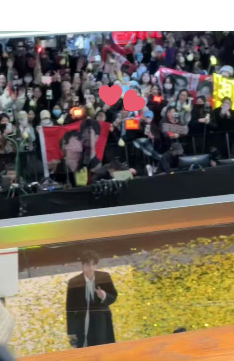 nxrboo's tweet image. group photo session 😭