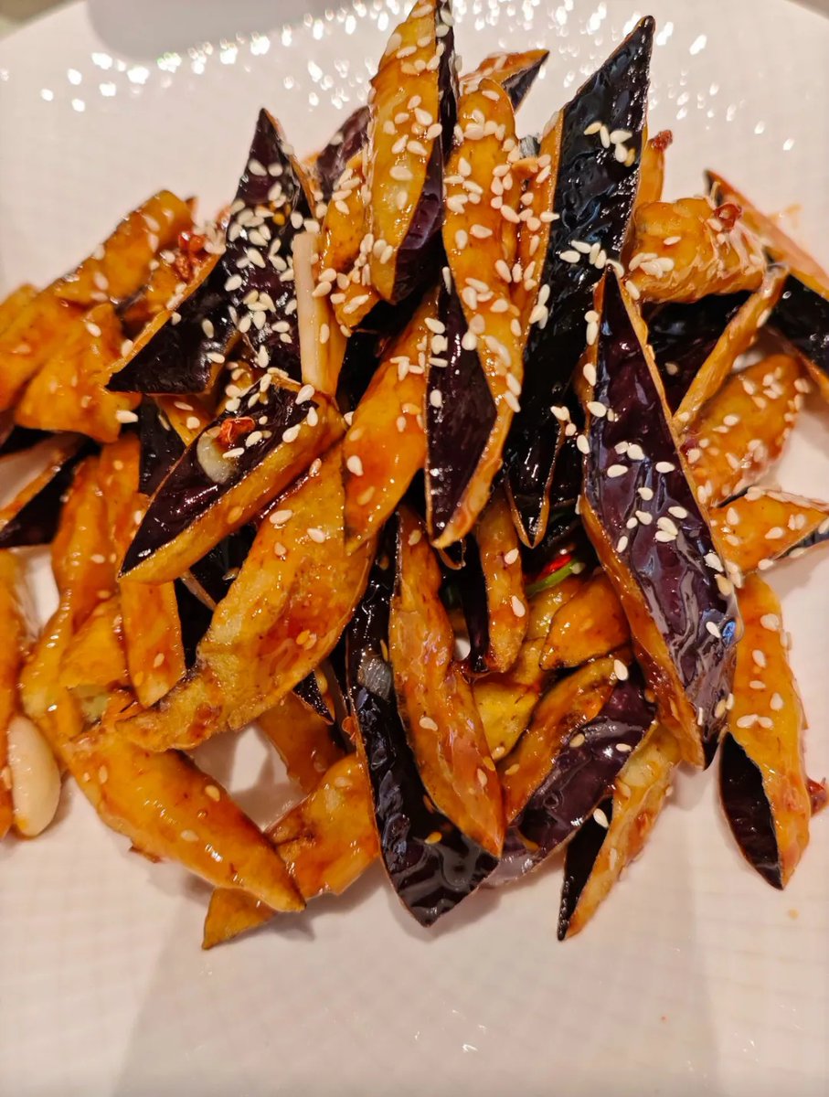 Meet Jinan's ultimate "flavorful eggplant"! This Shandong classic is double-fried for a crispy, glass-like crust and a melt-in-your-mouth center. 

Tossed in a sweet, sour, and slightly numbing glaze – it's a total flavor bomb! Ready for some crunch?