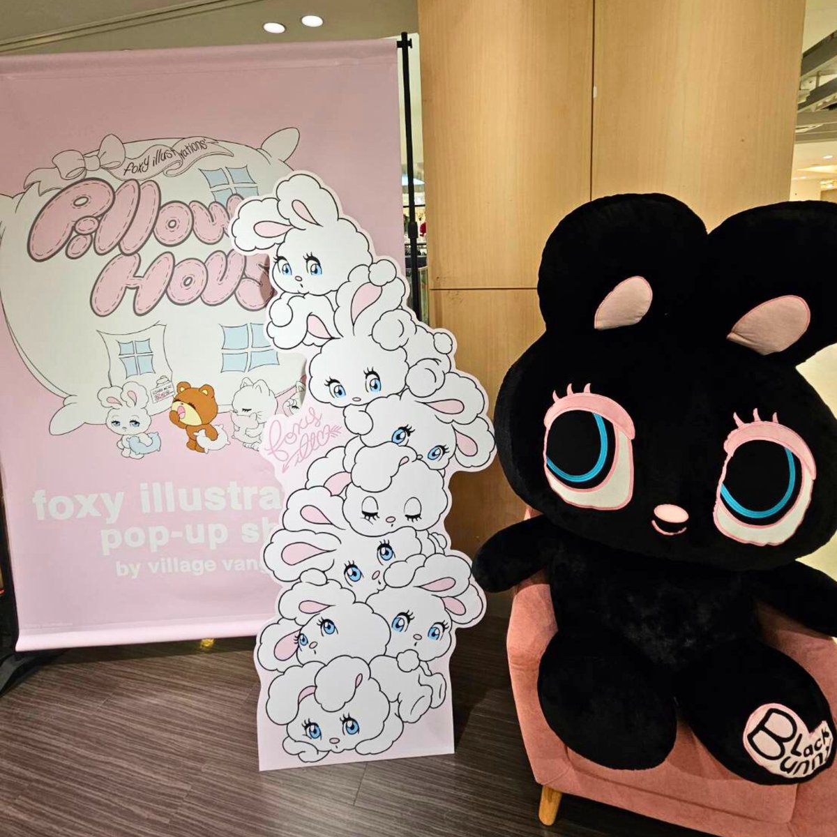 🤍・・・🤍 🤍・・・🤍 foxy illustrations pop-up shop