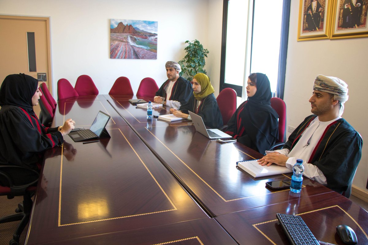 كلية الحقوق tweet media