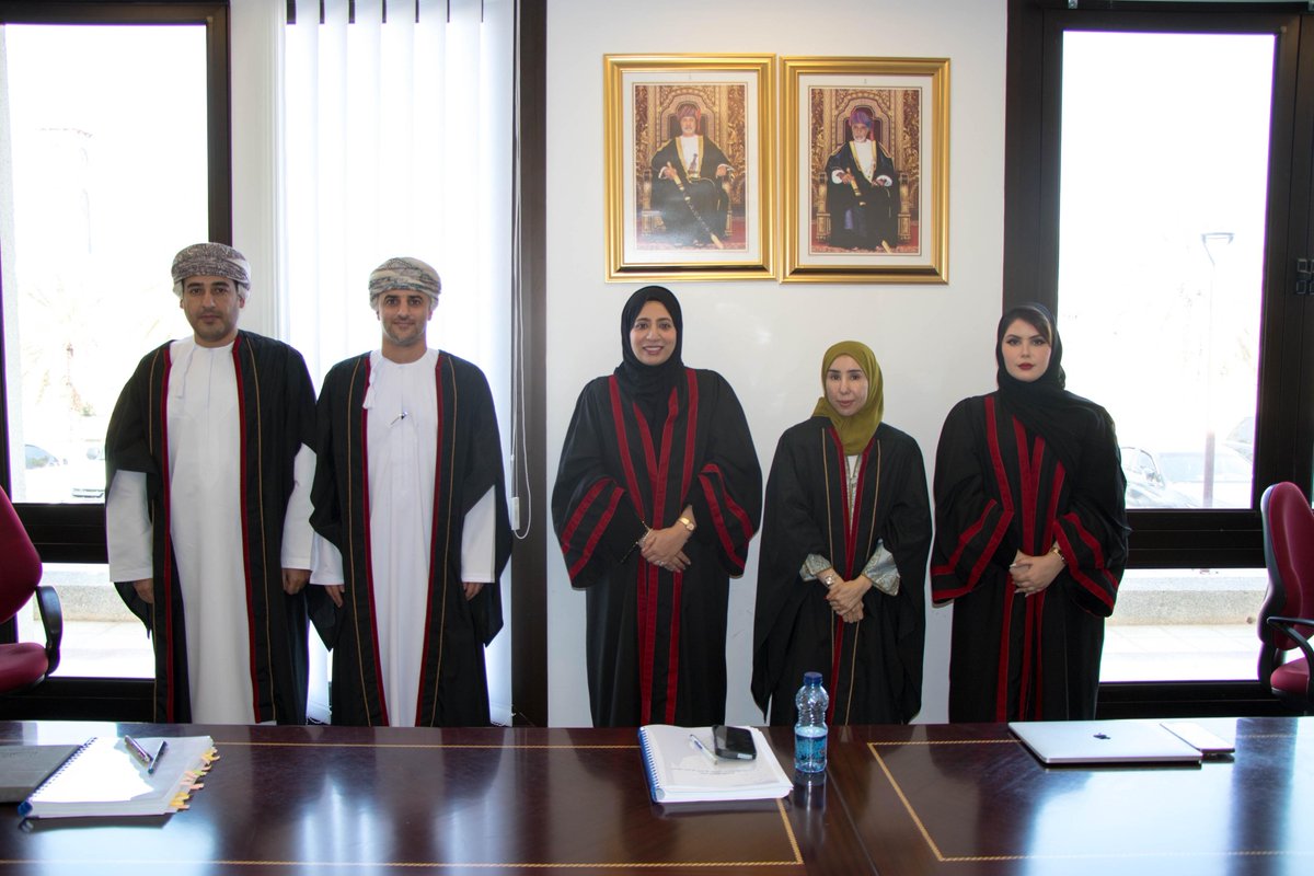 كلية الحقوق tweet media