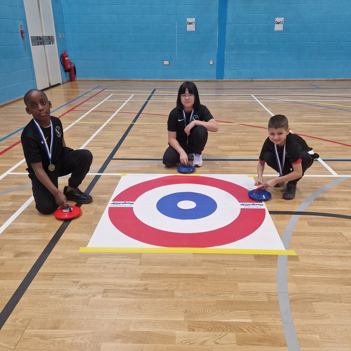 SMCSport_brack's tweet photo. Fantastic effort from our New Age Kurling team at the @BracknellSSP  NAK Festival 🎯 There were some fantastic shots and lots of smiles on faces all afternoon. Well done #TeamSMC 👏 @5tMargaret https://t.co/CoszU4GvzR