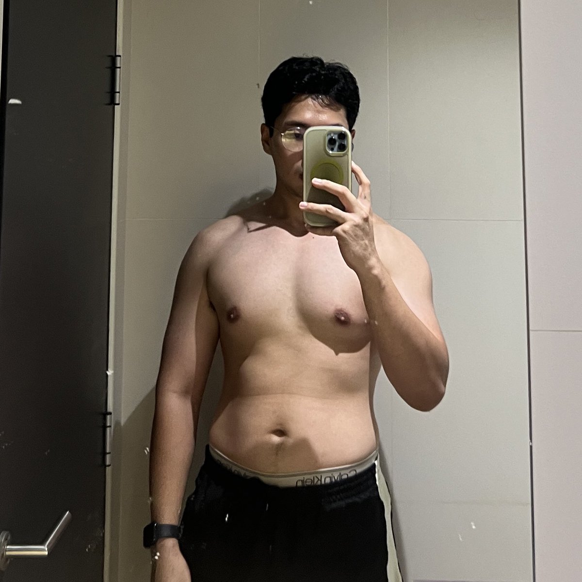 อาทอาท tweet media