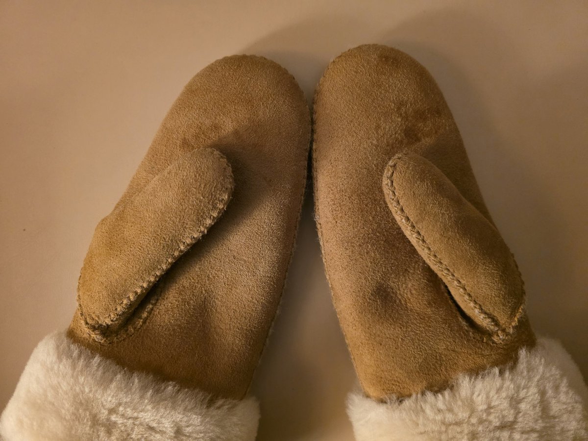 어그 이 나약한 녀석...붕어빵 소중하게 안고 왔다고 얼룩이 생기다니😑