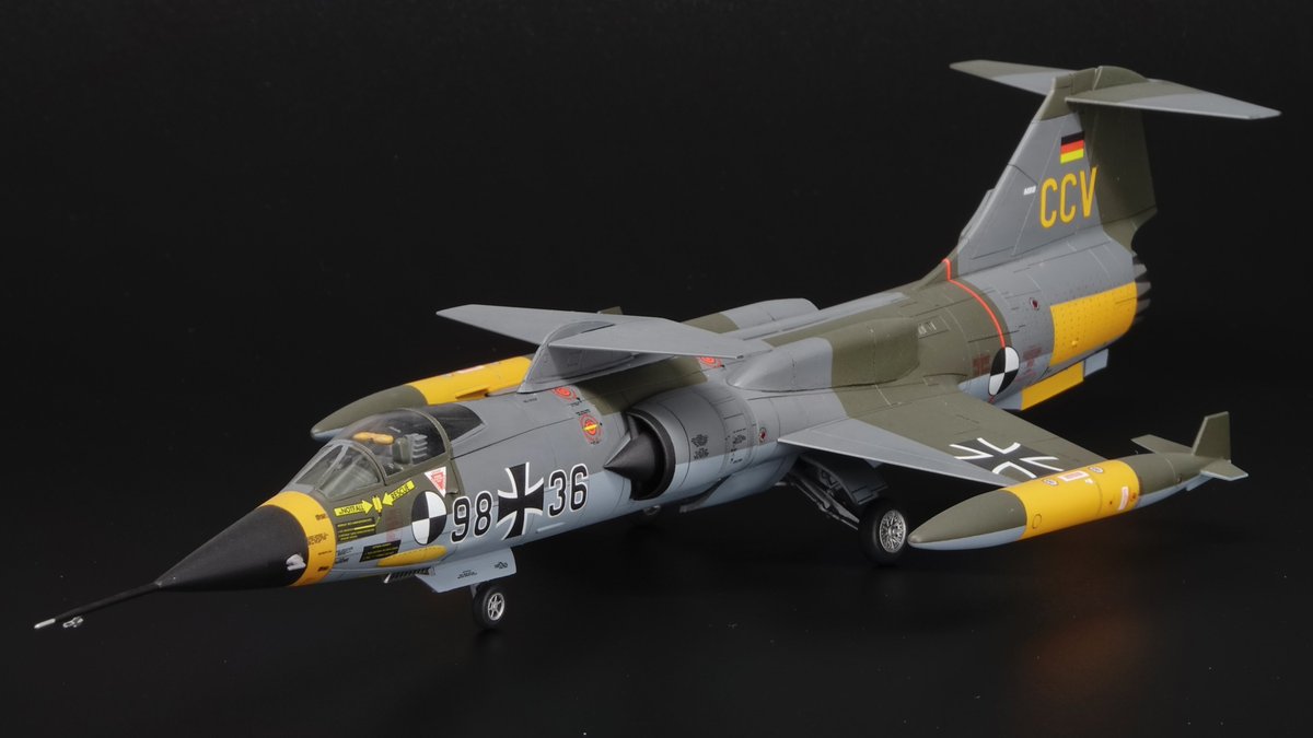 tanooma's tweet image. ハセガワ1/72 F-104G"CCV"
14年前に作ったものなのでちょっとプアですがこちらも再来週の横浜へ持って行く予定です。
まじ異形って言葉が似合うっすなコイツ…🫠

#72lab