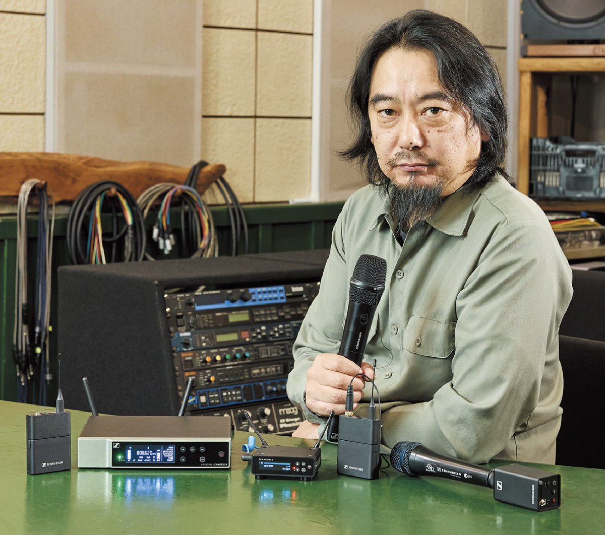 snrec_jp's tweet image. なぜプロはゼンハイザーを選ぶのか？🤔
エンジニア遠藤幸仁氏がEW-D/EW-DPを徹底レビュー 
SENNHEISERが示すデジタル・ワイヤレスマイクの可能性📡

ゼンハイザーのEW-D/DPなら、
134dBのダイナミックレンジで「有線 #マイク 並み」の解像度が手に入る⚡️

「#ワイヤレスマイク は設定が複雑で怖い…」