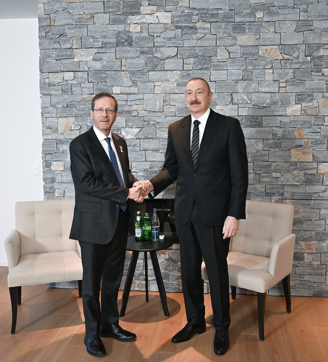 presidentaz's tweet image. President Ilham Aliyev met with President of the State of Israel Isaac Herzog in Davos.

president.az/en/articles/vi…