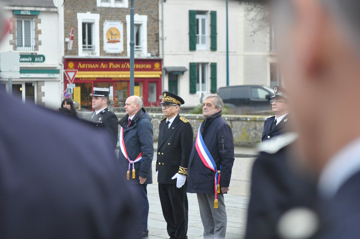 bretagnegouv's tweet image. #Préfecture | Ce 19 janvier 2026, Jean-Bernard Iché a pris ses fonctions de sous-préfet de l'arrondissement de #SaintMalo.

➡️ À cette occasion, il a déposé une gerbe au monument aux morts de la ville.

ℹ️ Découvrez son parcours : ille-et-vilaine.gouv.fr/Services-de-l-…