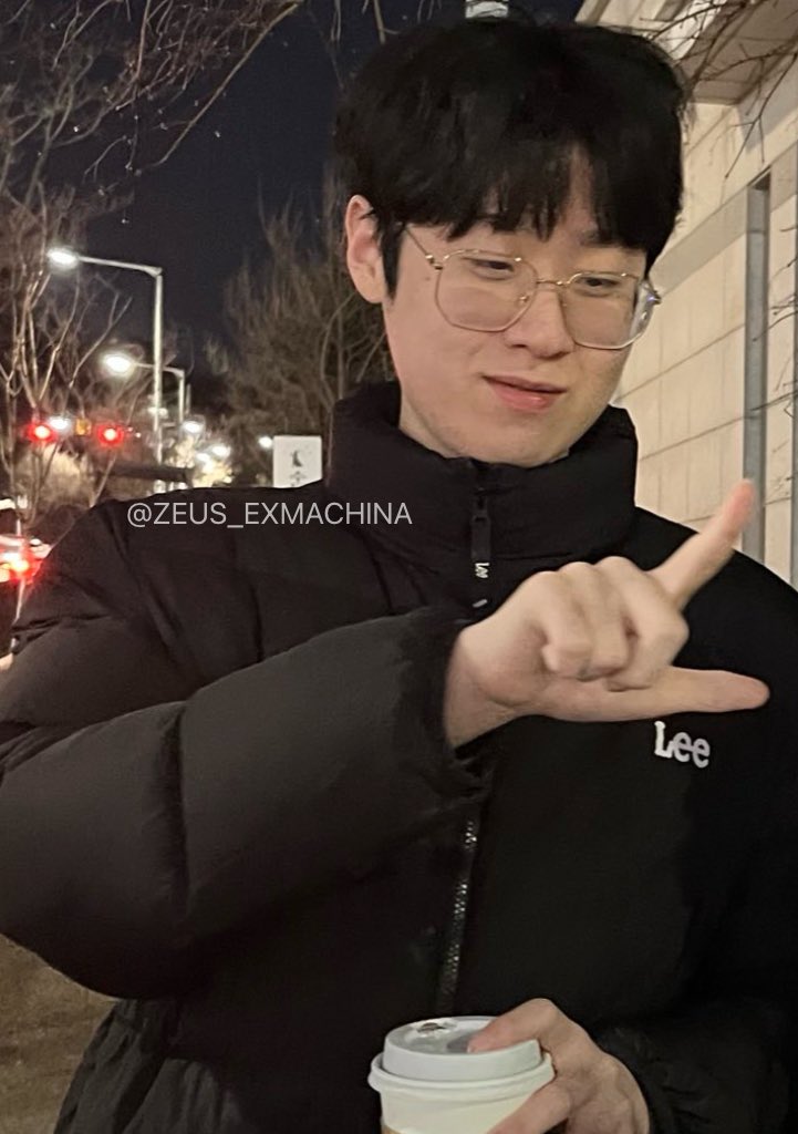 ZEUS_EXMACHlNA's tweet image. 