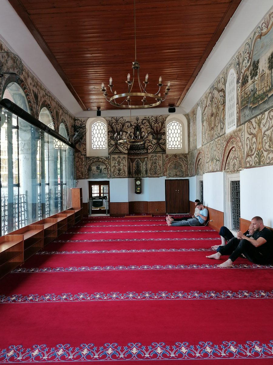 skymanuelima's tweet image. Et’hem Bey mosque – Esta mesquita otomana, no centro de Tirana, na Albânia, apresenta uma sala de oração quadrada coberta por uma cúpula semiesférica, acompanhada por um minarete cilíndrico de pedra e um pórtico. #Et_hem_Bey #mosque #Tirana #Albânia #Balcãs #travelphotography