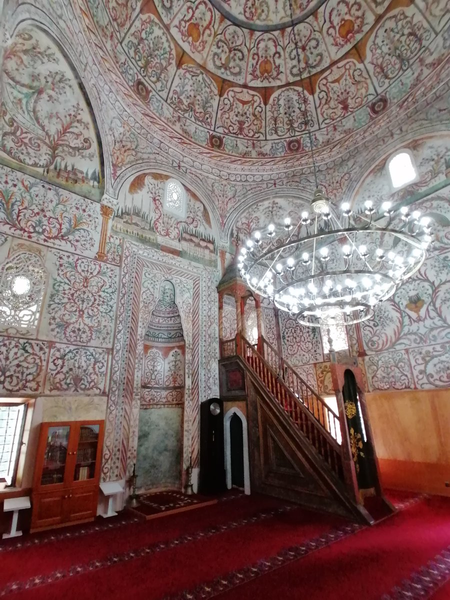 skymanuelima's tweet image. Et’hem Bey mosque – Esta mesquita otomana, no centro de Tirana, na Albânia, apresenta uma sala de oração quadrada coberta por uma cúpula semiesférica, acompanhada por um minarete cilíndrico de pedra e um pórtico. #Et_hem_Bey #mosque #Tirana #Albânia #Balcãs #travelphotography