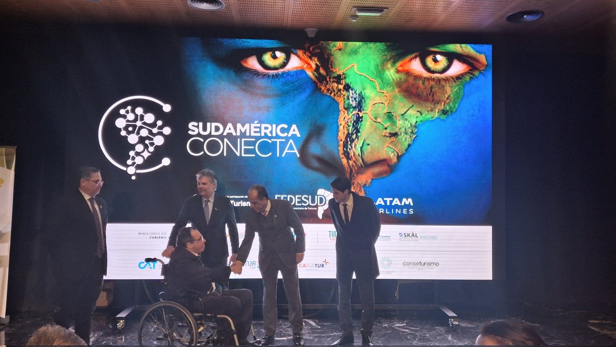 Como aperitivo de <a href="/fitur_madrid/">FITUR</a> 2026, ayer tuvo lugar en <a href="/casaamerica/">Casa América</a> el encuentro de <a href="/fedesur/">fede ga 🔻</a>, promovido por <a href="/MadridSkal/">Skal Internacional Madrid</a>.
Durante la clausura del acto, intervino nuestro presidente, #RamonAdillon, y varios ministros de turismo de Sudamérica.
¡Esto es #Skal!