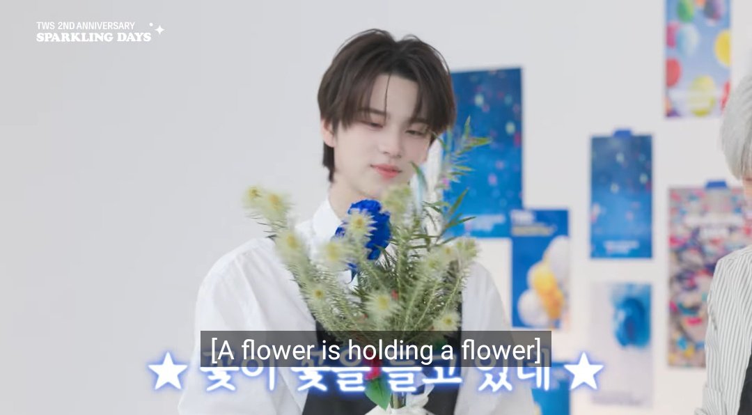 prettyuyya's tweet image. The staff clearly said “a flower is holding a flower” 
Yeah, Shinyu is so pretty like a flower 🥹