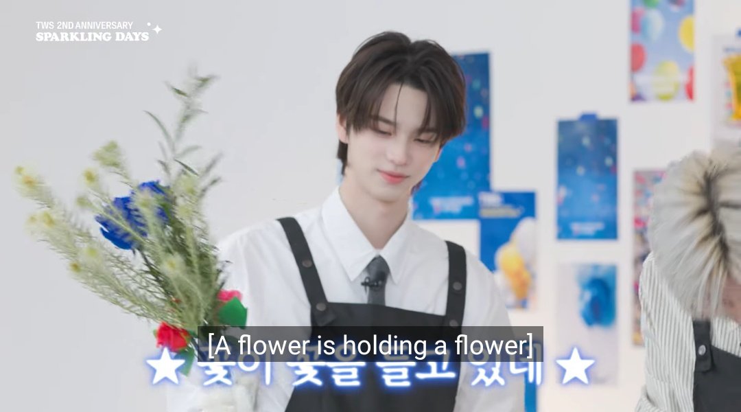 prettyuyya's tweet image. The staff clearly said “a flower is holding a flower” 
Yeah, Shinyu is so pretty like a flower 🥹