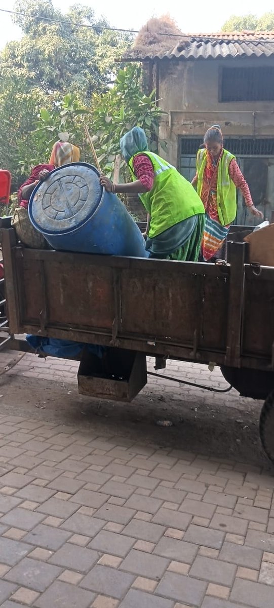 માન.<a href="/DdoValsad/">DDO Valsad</a> સર,ના માર્ગદર્શનથી ગ્રામ પંચાયત રાતા અને @વાપી મહાનગરપાલિકા વચ્ચે એગ્રીમેન્ટ  થવાથી ગામ પંચાયતનો ડોર ટુ ડોર કચરો VMCની ડમ્પીગ સાઇટ  પર કચરો લેવાનો શરૂ કરવામા આવેલ..
માન.<a href="/DdoValsad/">DDO Valsad</a> સર આપનો તેમજ VMC VAPI ખુબ ખુબ આભાર સર🙏
<a href="/dyddo_valsad/">DY DDO VALSAD</a> <a href="/InfoValsadGoG/">Info Valsad GoG</a> <a href="/TcmValsad/">વલસાડ જિલ્લા તલાટી કમ મંત્રી મંડળ</a>