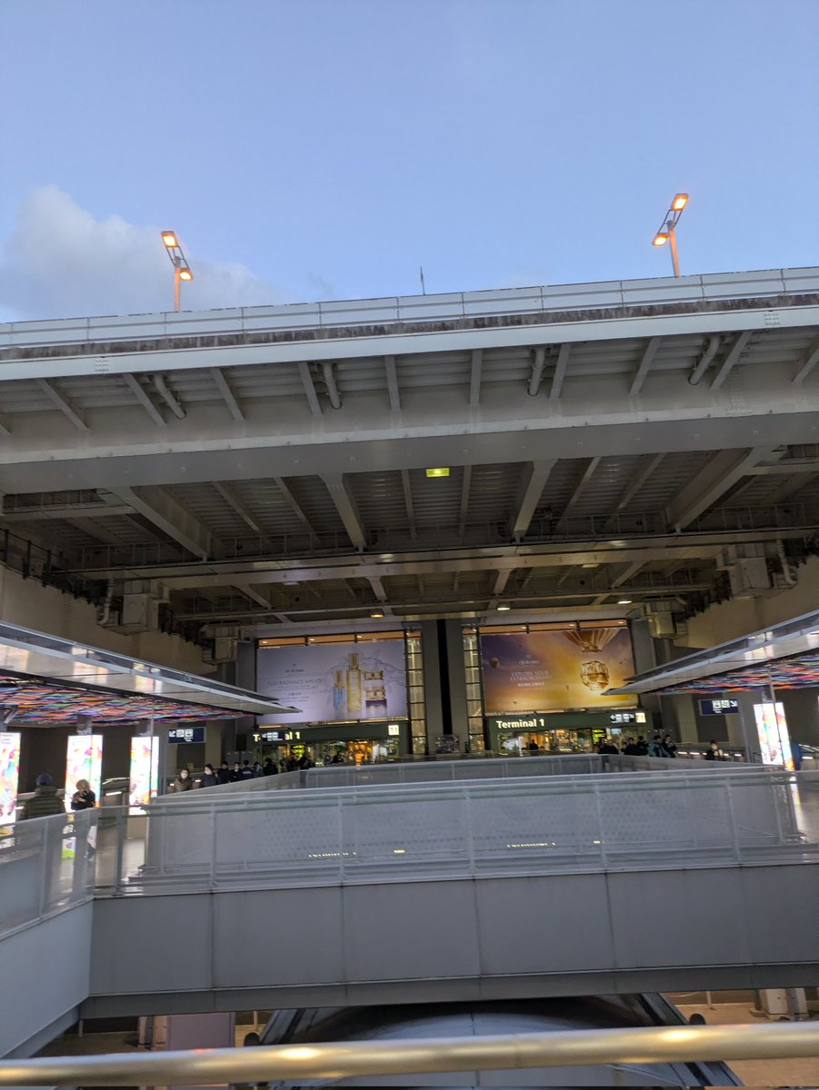 初めて関空来た。新幹線よりも飛行機代の方が安いとは