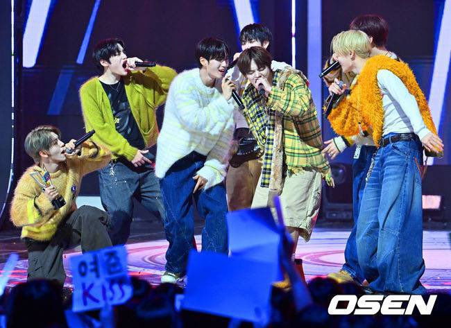 19wons's tweet image. alpha drive one 1st win press photo they are so happy 🥹💛

#FREAKALARM1stWIN #ALPHADRIVEONE #ALD1 #알파드라이브원