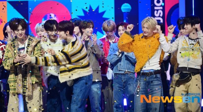 19wons's tweet image. alpha drive one 1st win press photo they are so happy 🥹💛

#FREAKALARM1stWIN #ALPHADRIVEONE #ALD1 #알파드라이브원