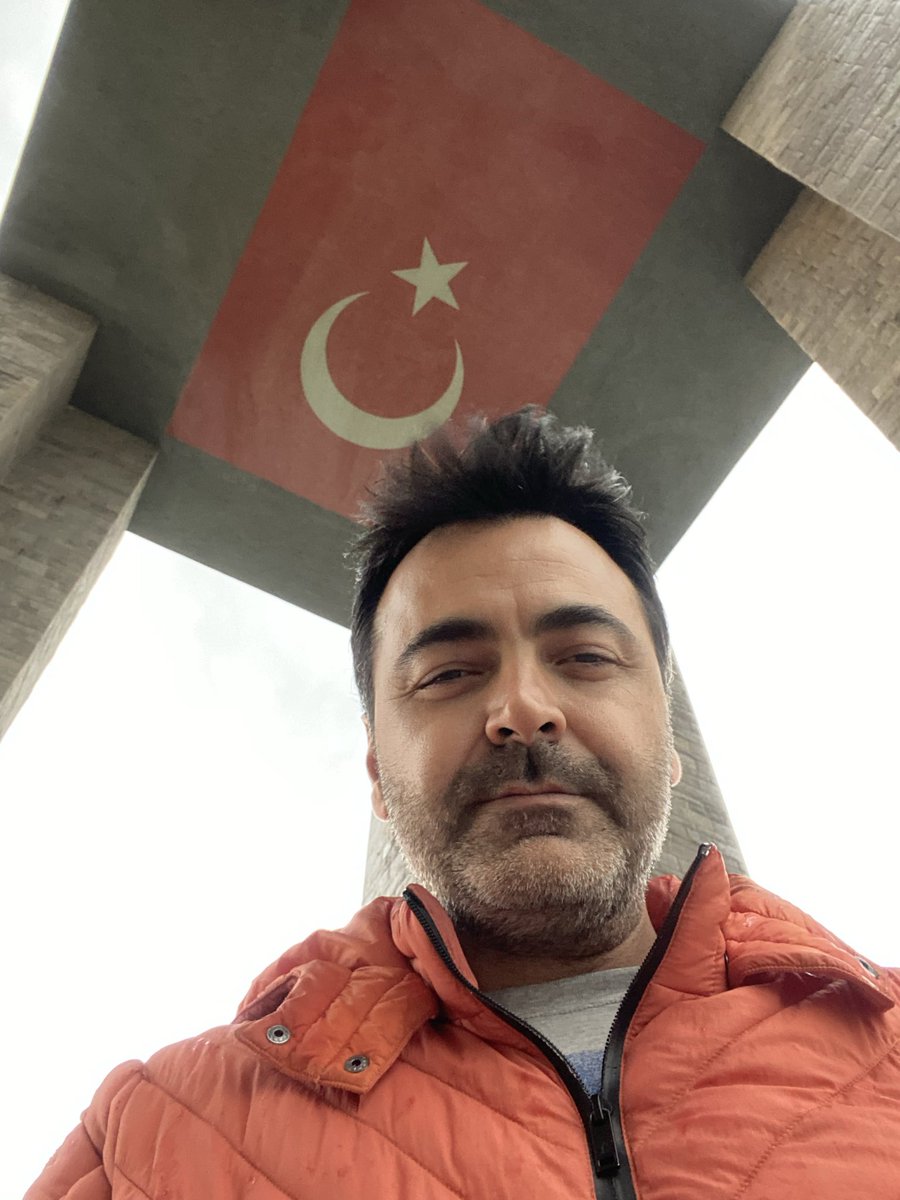 Mustafa_Ari_'s tweet photo. Senin gölgende yaşamak şereftir. 
Ne Mutlu Türküm Diyene. https://t.co/obd79wXnIf