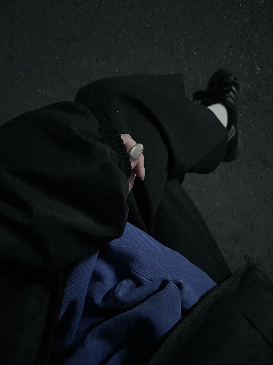 碧い海ツアーの最終リハが終わりました。ここ数ヶ月自分との闘いに負けそうになっていて生きた心地がしない日もあったが、大好きなメンバー達と音を鳴らすとやっぱり本当に楽しくて、なんだか悔しくなりました。歌はどう足掻いても嫌いになれないぽいです、碧い海ツアーみんなで必ず完走しましょう。た