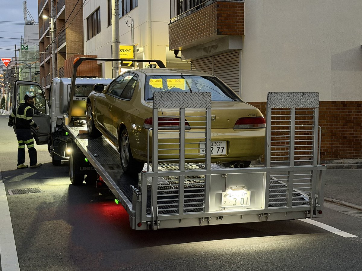 netpc2001's tweet image. せっかくスタッドレスに履き替えたのに秒で壊れて爆笑
またサンルーフレス生活に逆戻りなのが本当に嫌
ホンダはタイプRにサンルーフを設定しろ