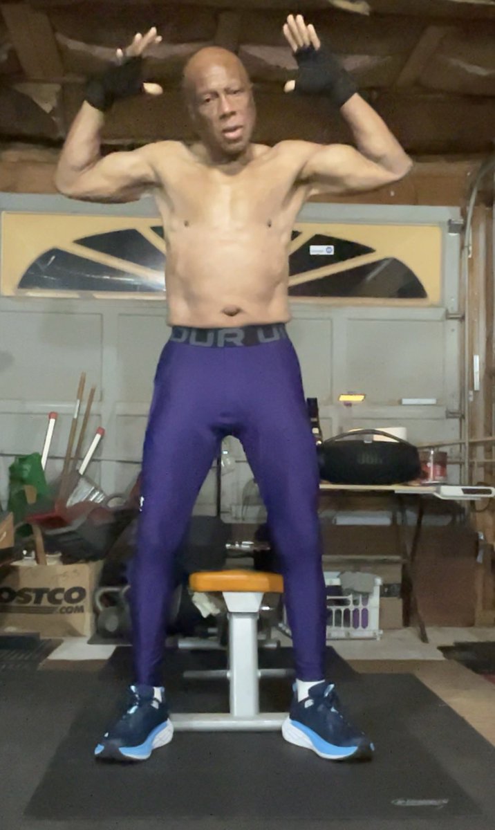 hustonmckinney's tweet image. Round 2: #Sarcopenia presses its advantage, targeting fast-twitch fibers. #AgingBody's reflexes slow, barely dodging the onslaught🥊🥊🥊🥊. The crowd of mitochondria (our internal energy factory workers) watch nervously😨 from the cellular sidelines.