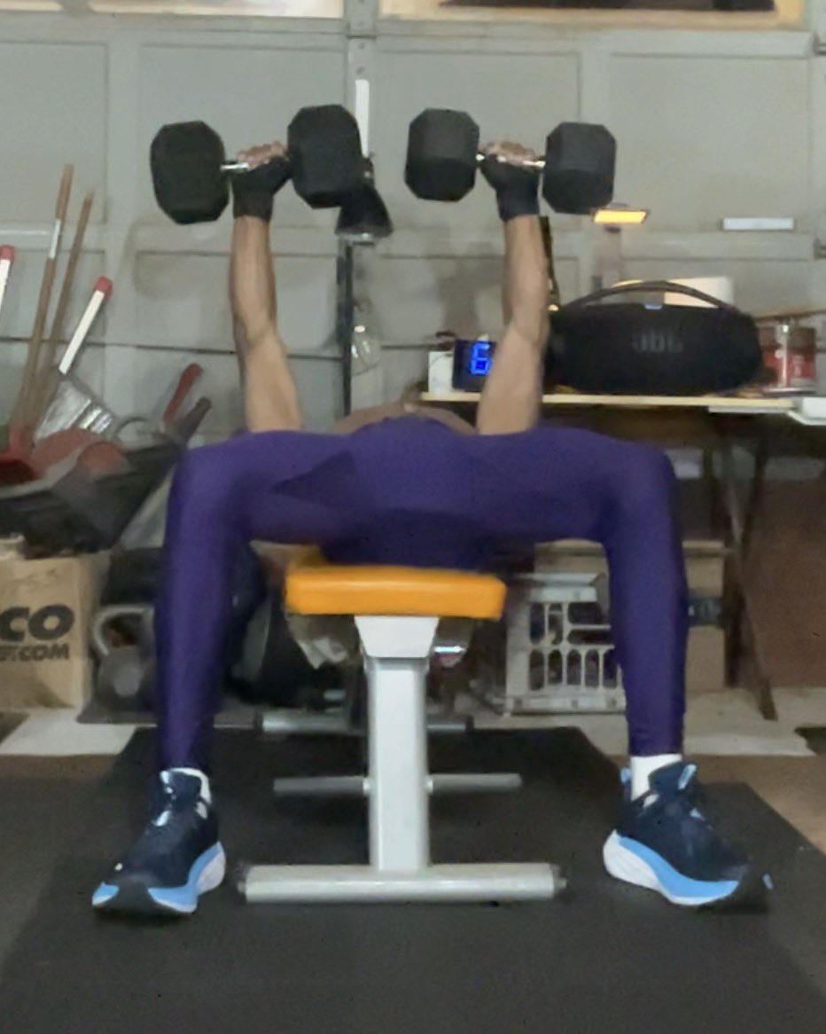 hustonmckinney's tweet image. Round 3: Surprisingly, #AgingBody starts to rally. (Do you hear the Rocky theme song?🤭)
Years of experience fuel a second wind. A left hook🥊 of #ResistanceTraining connects, stunning #Sarcopenia.