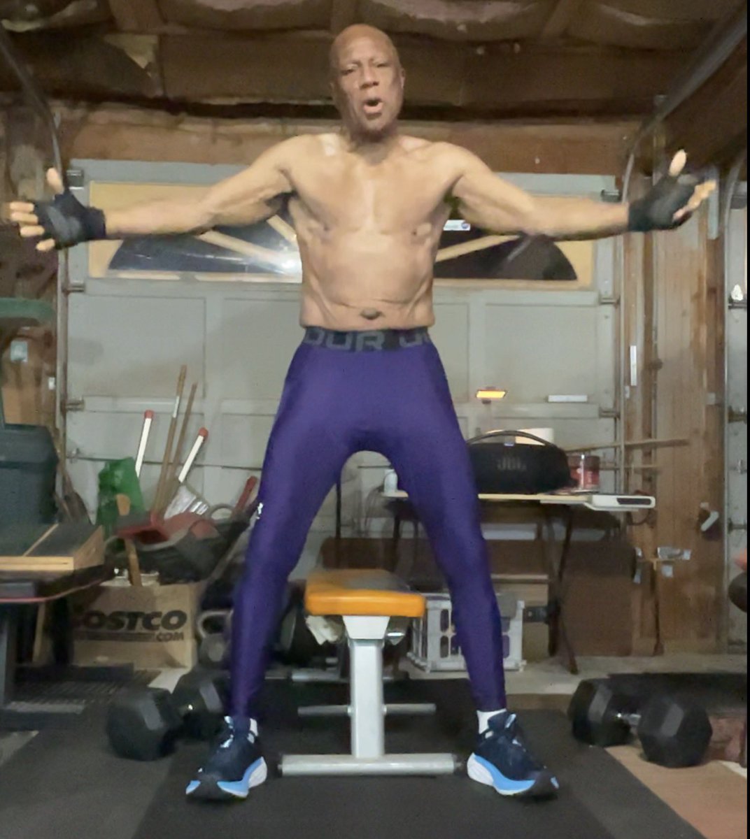 hustonmckinney's tweet image. Round 4: #AgingBody gains momentum, unleashing a flurry 🥊🥊🥊🥊 of protein synthesis (new proteins). #Sarcopenia, caught off guard, starts to backpedal. The referee, #TheKeeperOfTime, raises an eyebrow.😯