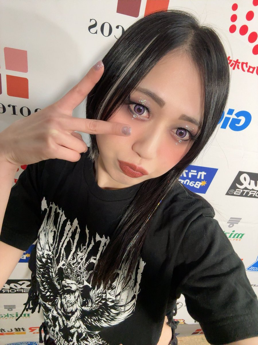 後楽園ホールに行って 子猫ちゃんを襲撃してきたなう😛🖤 有給休暇飽き