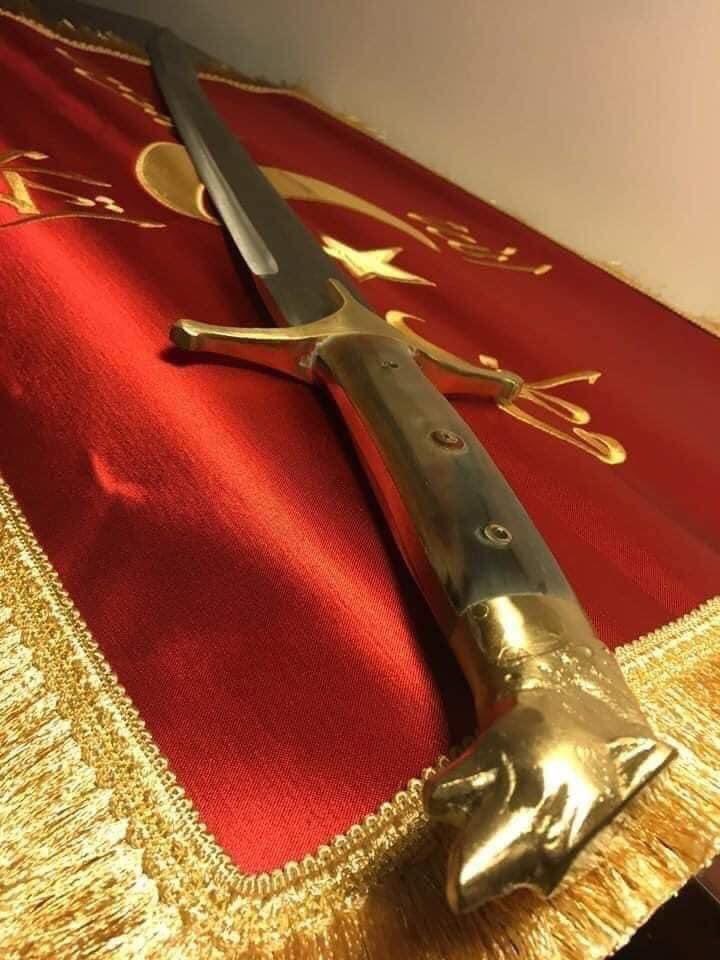 Bayrağımıza uzanan eller Kırarız.
Size Devleti Tanıtacağız.