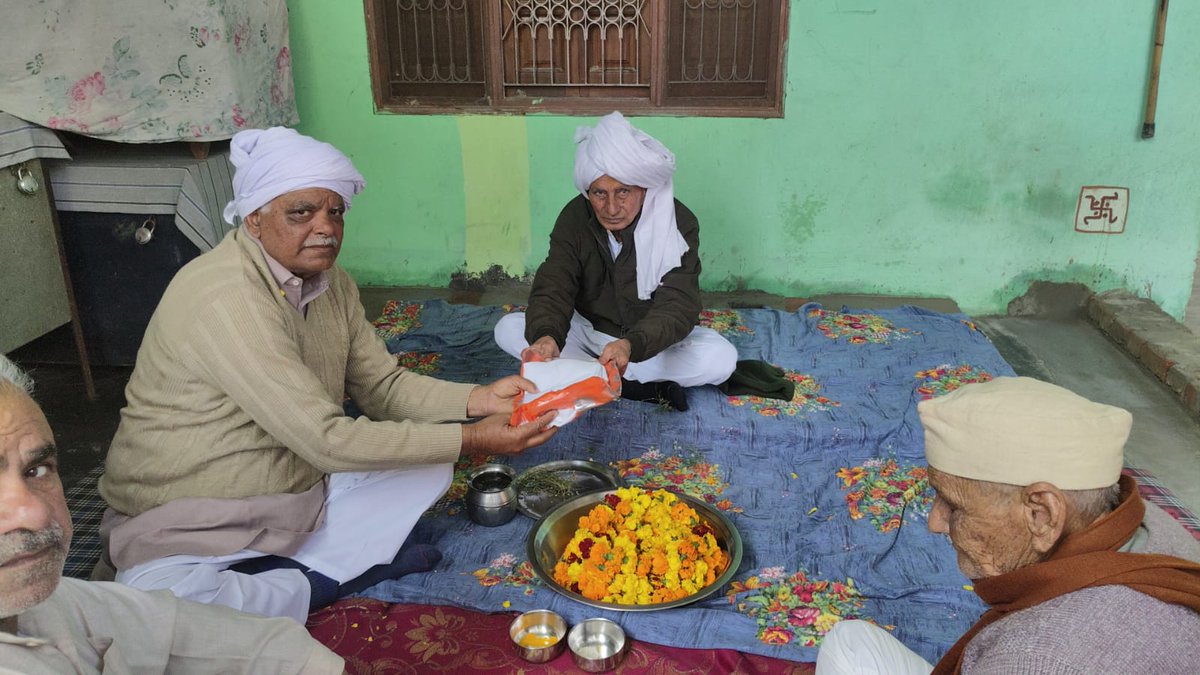 गांव सिलवर में अपने खाप  के थानेदार की रशम पगड़ी के दौरान