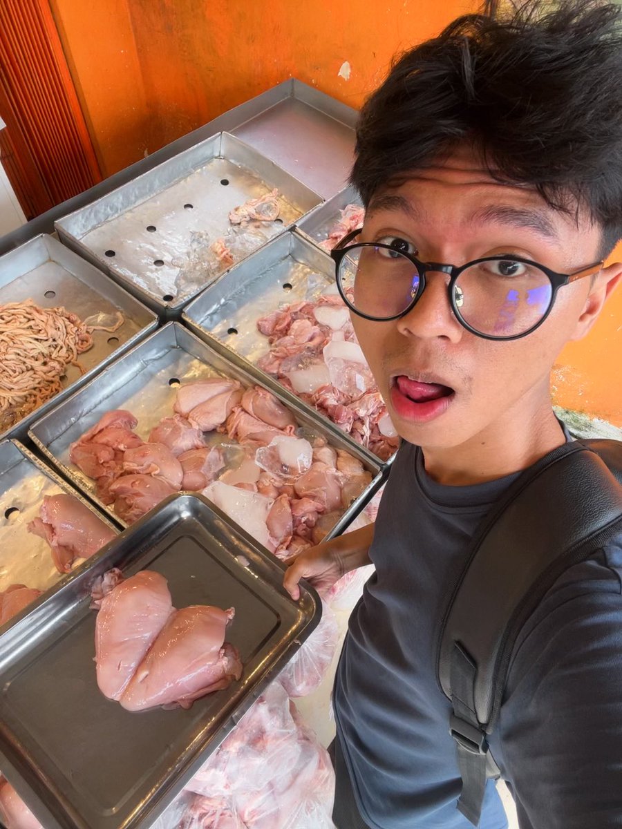 fandalisme's tweet image. “lu kan ga ngerokok trus uangnya kemana?”

ke bahan-bahan buat masak…
kyk— wdym olive oil aja 156k anjir