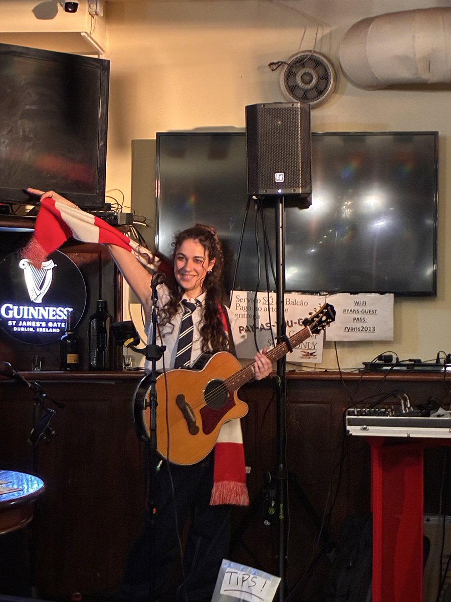 ryanwise94's tweet image. Last night was mint.  Got the live singer to wear my Forest scarf #nffc