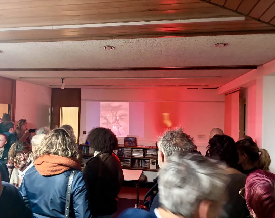 nftcfrance's tweet image. NFTC strikes again — pirate screening in the heart of the exhibition by Vue de l’extérieur in La Rochelle 🖖
As always: where no one expects us.
#NFTC #DigitalArt #LaRochelle #ArtistOnTwitter