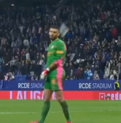 ZonaMixta__'s tweet image. 🚨😳 Disciplina sanciona al Espanyol con SOLO 3.000€ por el botellazo a Gazzaniga. No se cerrarán gradas.

💥 El @SevillaFC fue sancionado con 6.000€, cierre del Gol Norte y aviso de cierre total del estadio por los incidentes en el derbi.

🟢 El @RealBetis tuvo un sector…