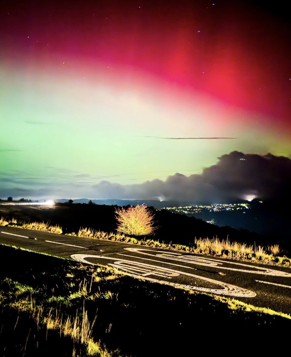 BGatesIsaPyscho's tweet image. All across The UK &amp;amp; Europe people have been witnessing and filming the Northern Lights.

Remember that happened until only two years ago - The Aurora was never ever seen at these locations across Europe.

First picture is Germany, second is UK.

Which means something has…
