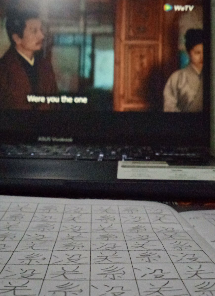 studywithnee's tweet image. [32/100] 
Nulis hanzi 📝
HSK 1 📔

#100daysoflanguagelearning  #langtwt #studytwt