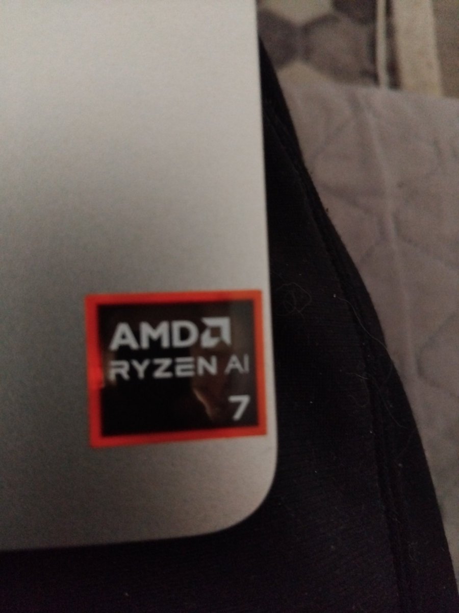 Paņēmu jauno aparātu. Pagaidām izmēģināt.  Man patīk.  Bet vai ir vērts ņemt.  Naudiņa nav maza