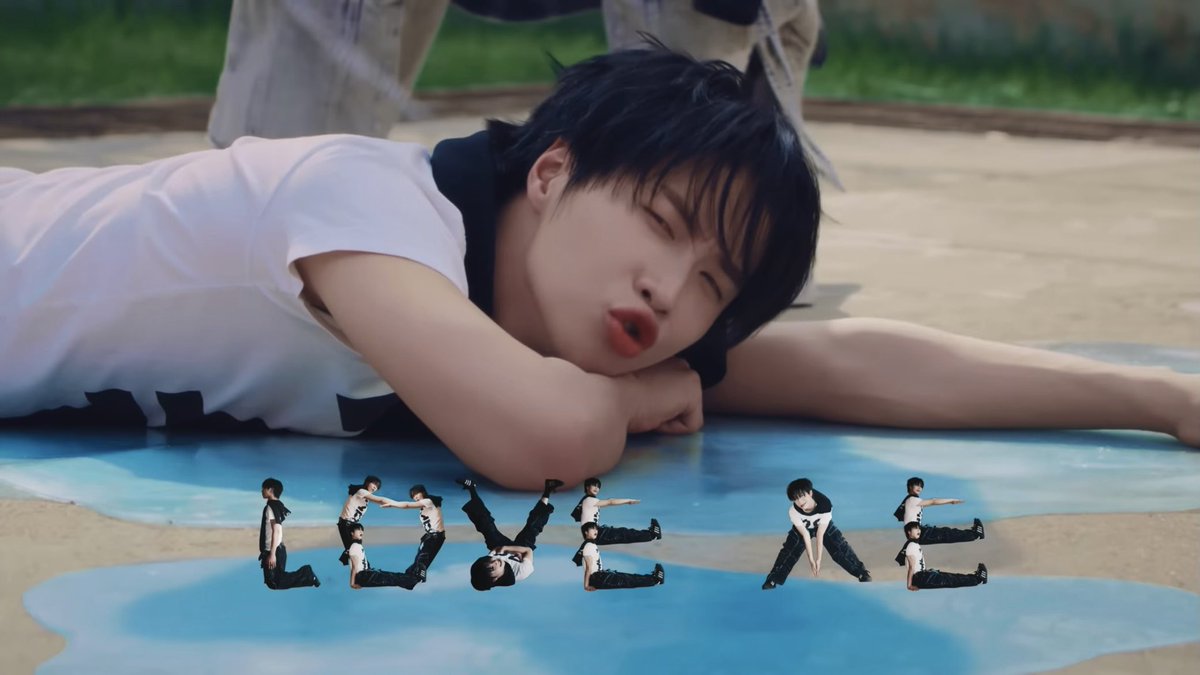BlueMoon_Ashi's tweet photo. เบบี้จั๋ง L O V E  ME

น่าย้ากกกกกกก~ หนูเล่นคนเดียวววววว

#BUS_SoBlue_MV
#JUNGT https://t.co/eGfieYDeqs