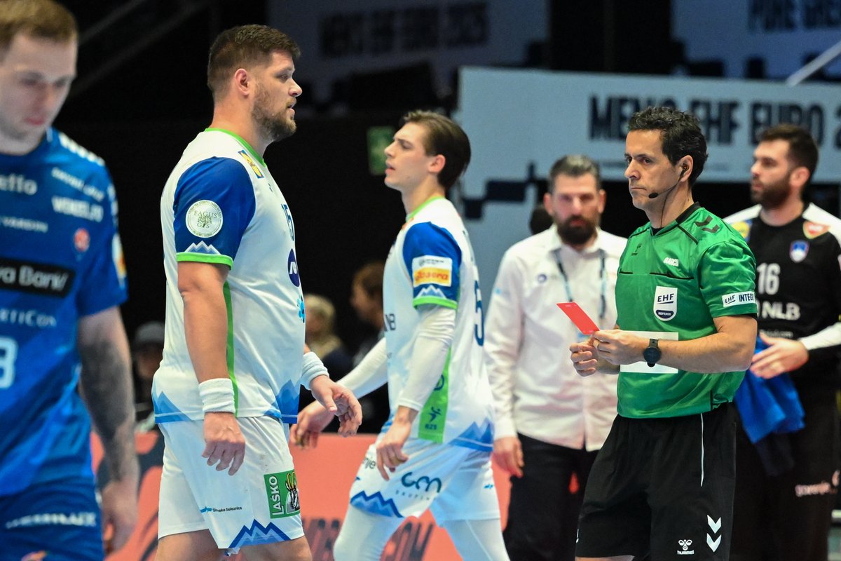 rzs_si's tweet photo. Disciplinska komisija EHF je odloฤila, da zaradi rdeฤega kartona na tekmi proti Ferskim otokom Matic Suholeลพnik ne bo smel igrati na naslednjih dveh tekmah Evropskega prvenstva. ๐ฅ๐ธ๐ฎ
#miSlovenci #ehfeuro #purepassion https://t.co/EwyM5kWhba