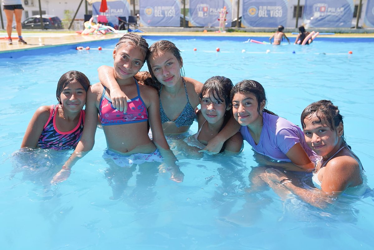 despindola17's tweet photo. Juegos, risas y diversión en el Club Municipal Del Viso, así se vive Escuelas Abiertas en Verano.

Gracias a profes, auxiliares y guardavidas que hacen posible cada jornada 💙

#EducaciónPilar https://t.co/KZ8KWgzYUx