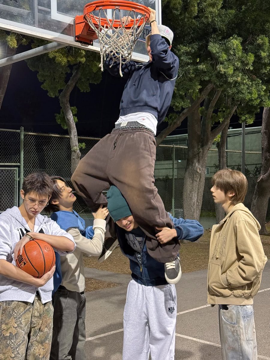 anhknho's tweet image. 𝙨𝙝𝙖𝙦 a.k.a 𝙙𝙟𝙙𝙞𝙚𝙨𝙚𝙡 had us moving to the beat. 🏀