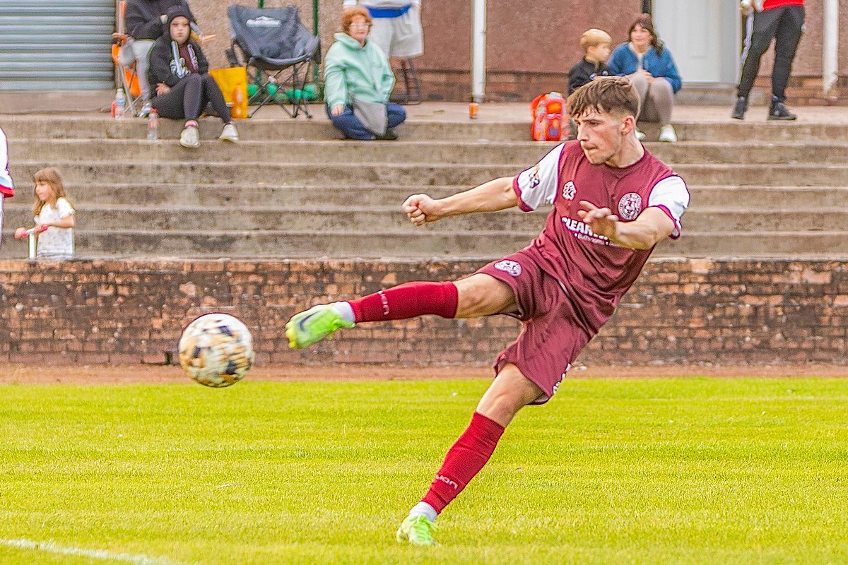 ShottsBonAccord's tweet image. Shotts Bon Accord player available for Transfer - 

Name - Dylan Watt
Age - 19 
Previous Clubs - Clyde, Rob Roy, Cowdenbeath. 
Position - Forward/ winger

Interested parties to contact Manager John McKeown +44 7916 350736