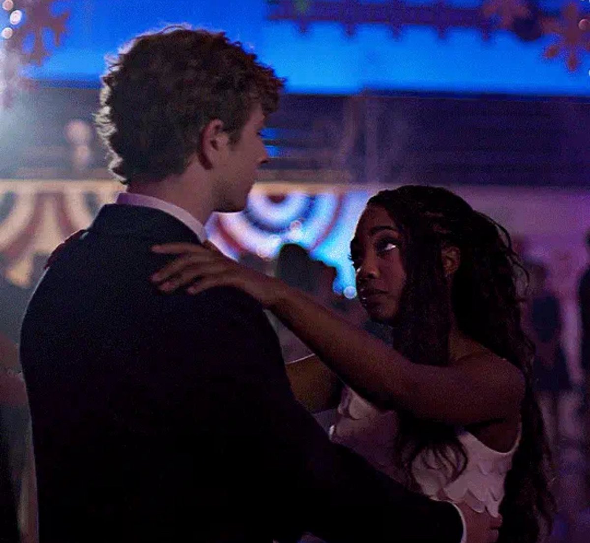 percabeththink's tweet image. this is so romcom