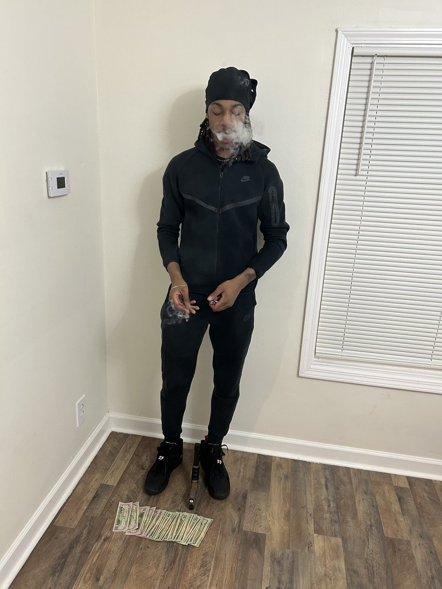 knewguala's tweet photo. Aww Shi I can only 🗣️ on what 👁️ been thru, 📦 boys get that drop 🌪️ that 🐱 hit 2️⃣👣 #free💵💤💤💤 https://t.co/wG0Uu8cgSh