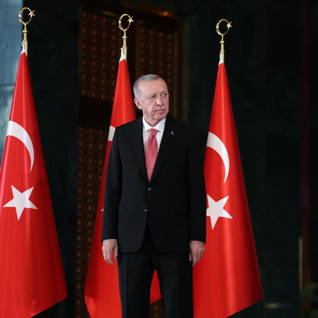 Cumhurbaşkanı Erdoğan:

“Bayrağımıza uzanan kirli elleri bulup hesabını o hainlerden muhakkak soracağız.”