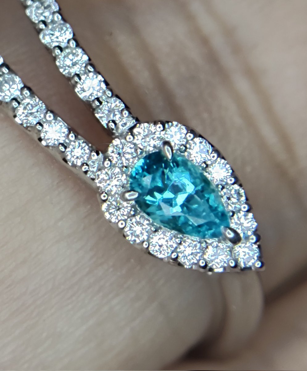 パライバリング届きました✨
可愛い〜！！
光源で表情豊か変わって、いつまでも見飽きない💕