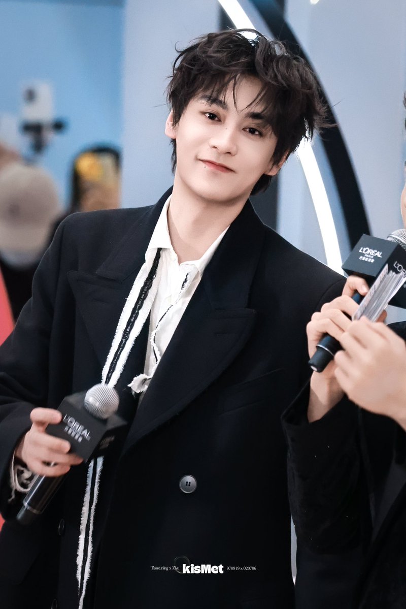 kismet_9702's tweet image. 260121 巴黎欧莱雅宁波站台

누구 강아지야?

#LOrealParisxTianXuning #TianXuning 
#TianZiyu #Leipeng99 #leipeng