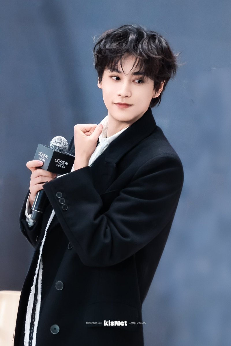 kismet_9702's tweet image. 260121 巴黎欧莱雅宁波站台

누구 강아지야?

#LOrealParisxTianXuning #TianXuning 
#TianZiyu #Leipeng99 #leipeng