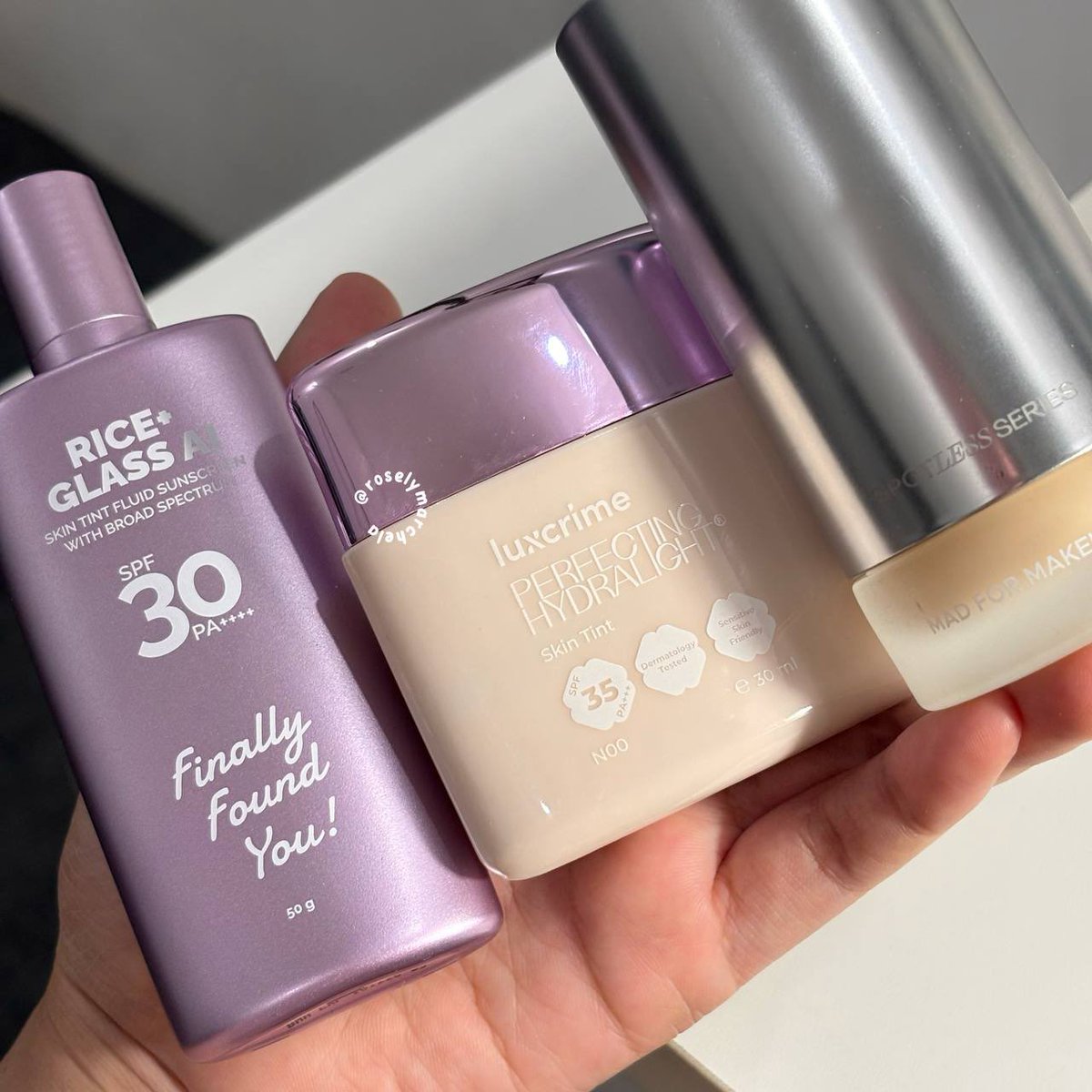 roselymarchela's tweet image. uwaaa top 3 ✨SKINTINT &amp;amp; POWDER✨ versi akuuu, cakepp pol musti cobaa salah satuu 😭👌🏻💯